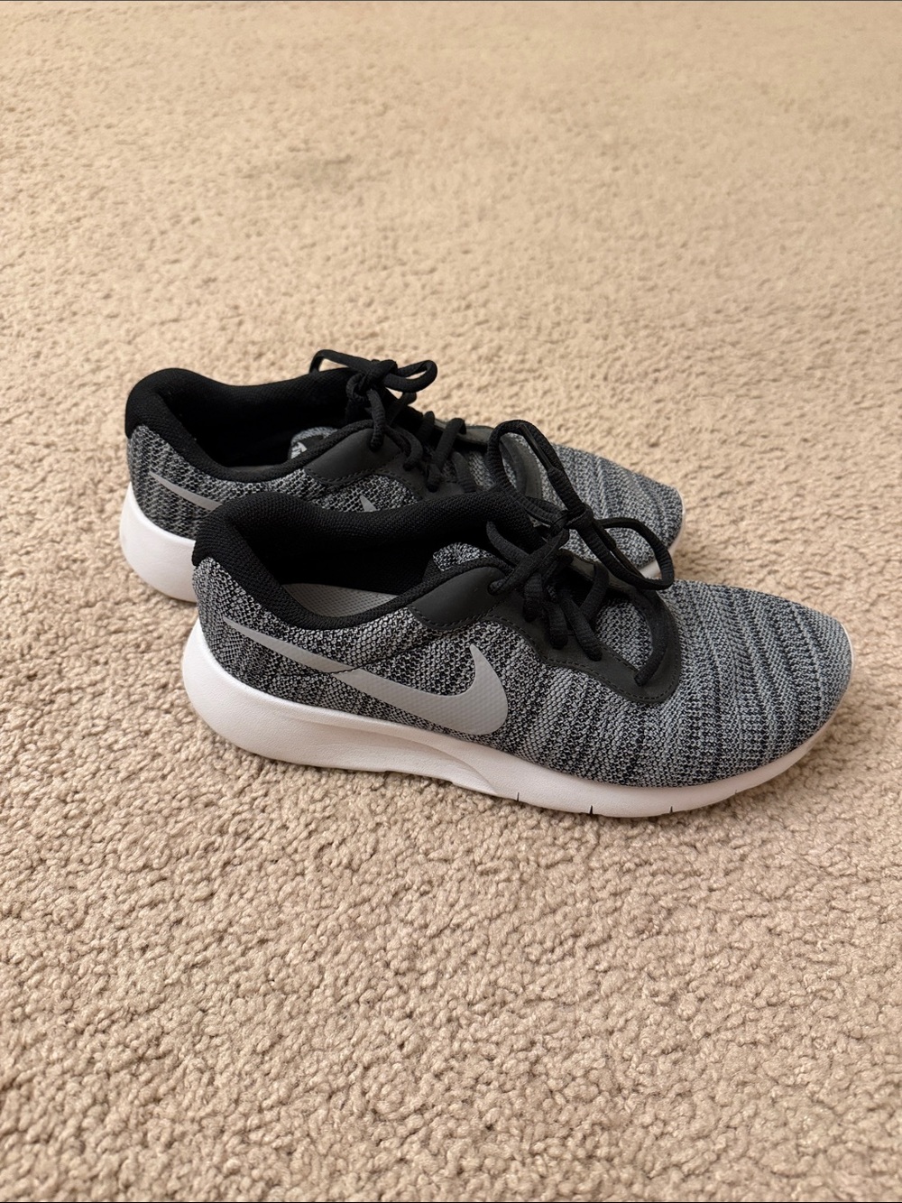 Nike Kids Black and Gray Roshe Runs